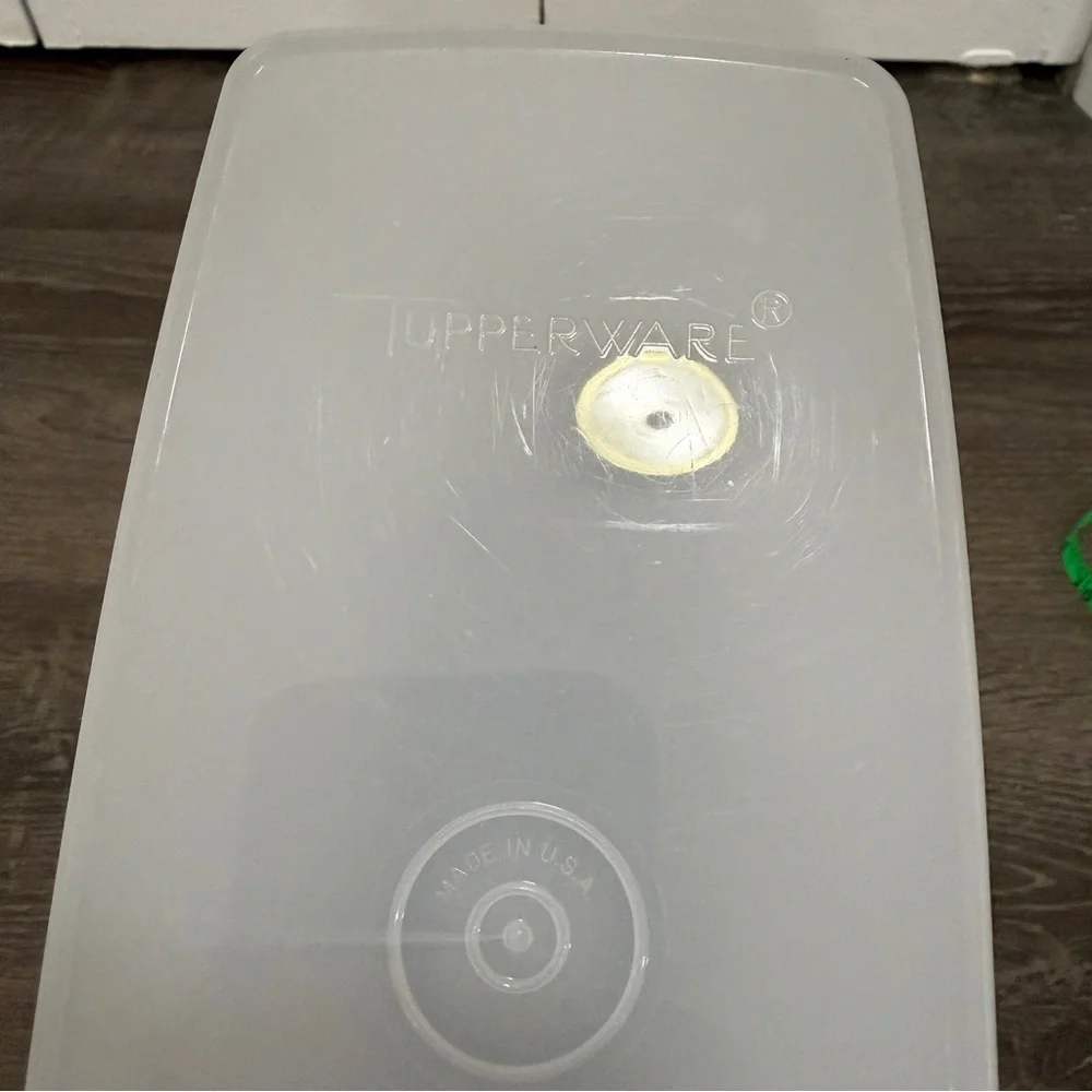 Vintage Tupperware 1588-2 Large Cereal Keeper with Green Lid